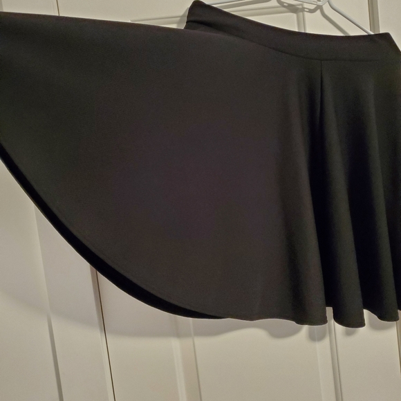 🌟3 for $25- Black Circle Skirt - Picture 4 of 10